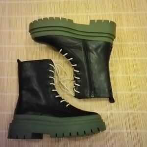 Cool Planet by Steve Madden Mosss Lace-Up Platform Combat Boots 9